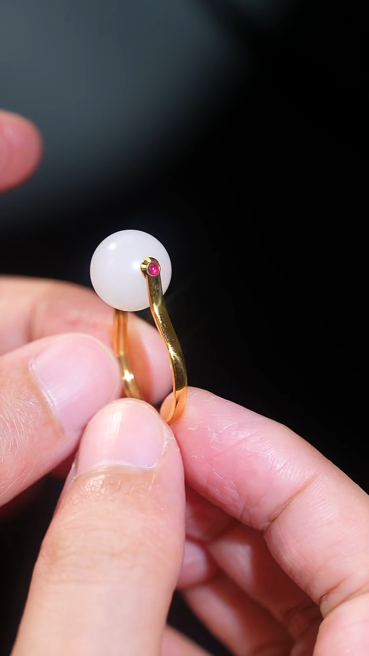 18K金镶嵌戒指和田玉6多样性发一