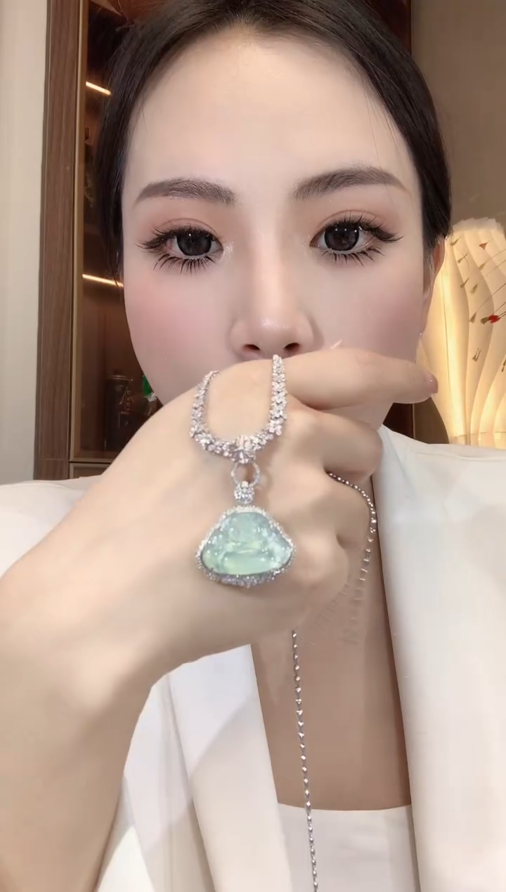【闪购商品】翡翠吊坠(不含链)18K金镶嵌C62