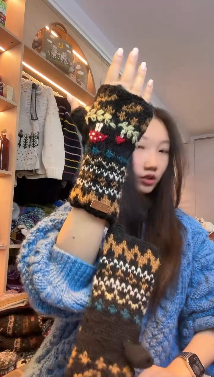 羊毛细线黑色蘑菇半指手套
