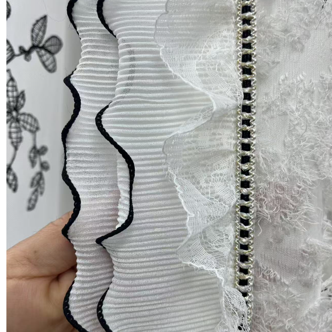 白色双层木耳花边