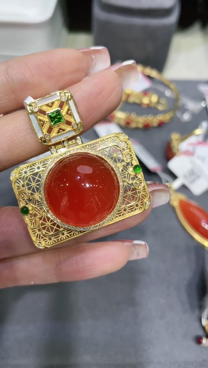 【闪购商品】南红玛瑙吊坠18K金镶嵌·