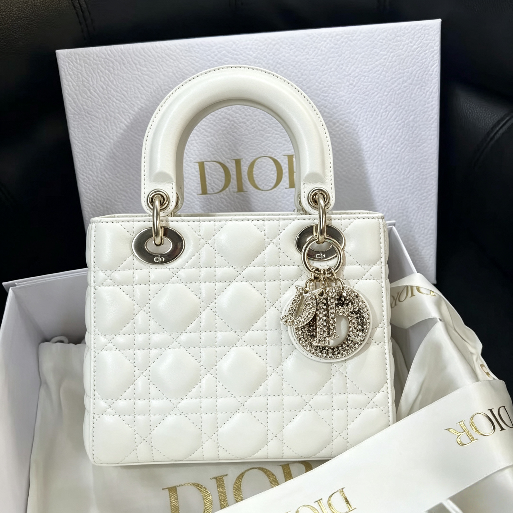 未使用 DIOR/迪奥 Dior戴妃四格羊皮白金镂空钻扣/AM8036代卖服务