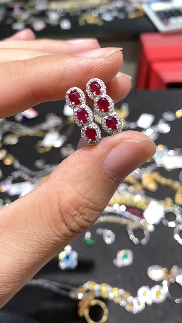 【闪购商品】耳饰银S925镶嵌红宝石耳钉