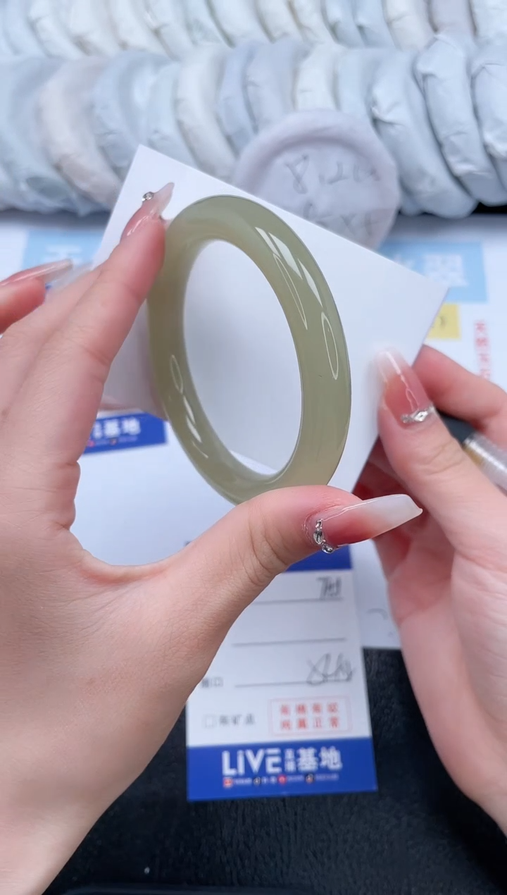 【闪购商品】石英质玉手镯未镶嵌T151-54.2