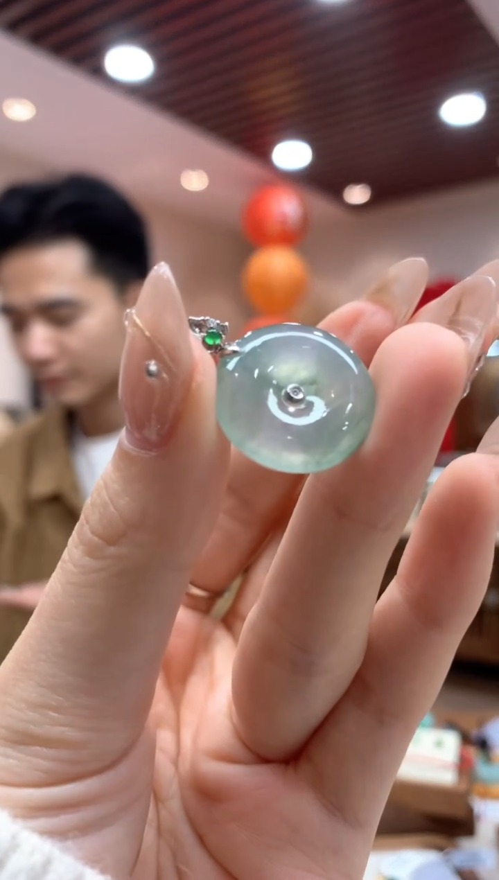 【闪购商品】翡翠吊坠(不含链)18K金镶嵌平安扣