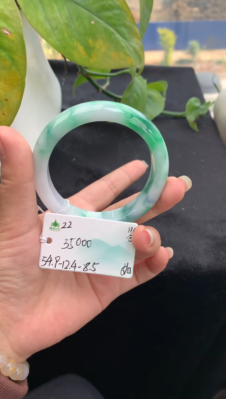 【闪购商品】翡翠手镯未镶嵌女神节#送礼#，下单联系客服核对地址~