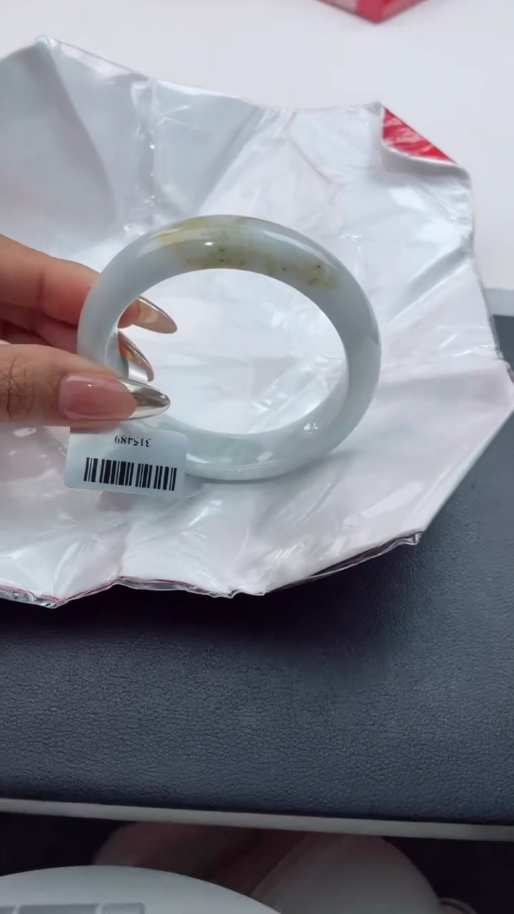 【闪购商品】翡翠手镯未镶嵌1翡翠手镯（微瑕）