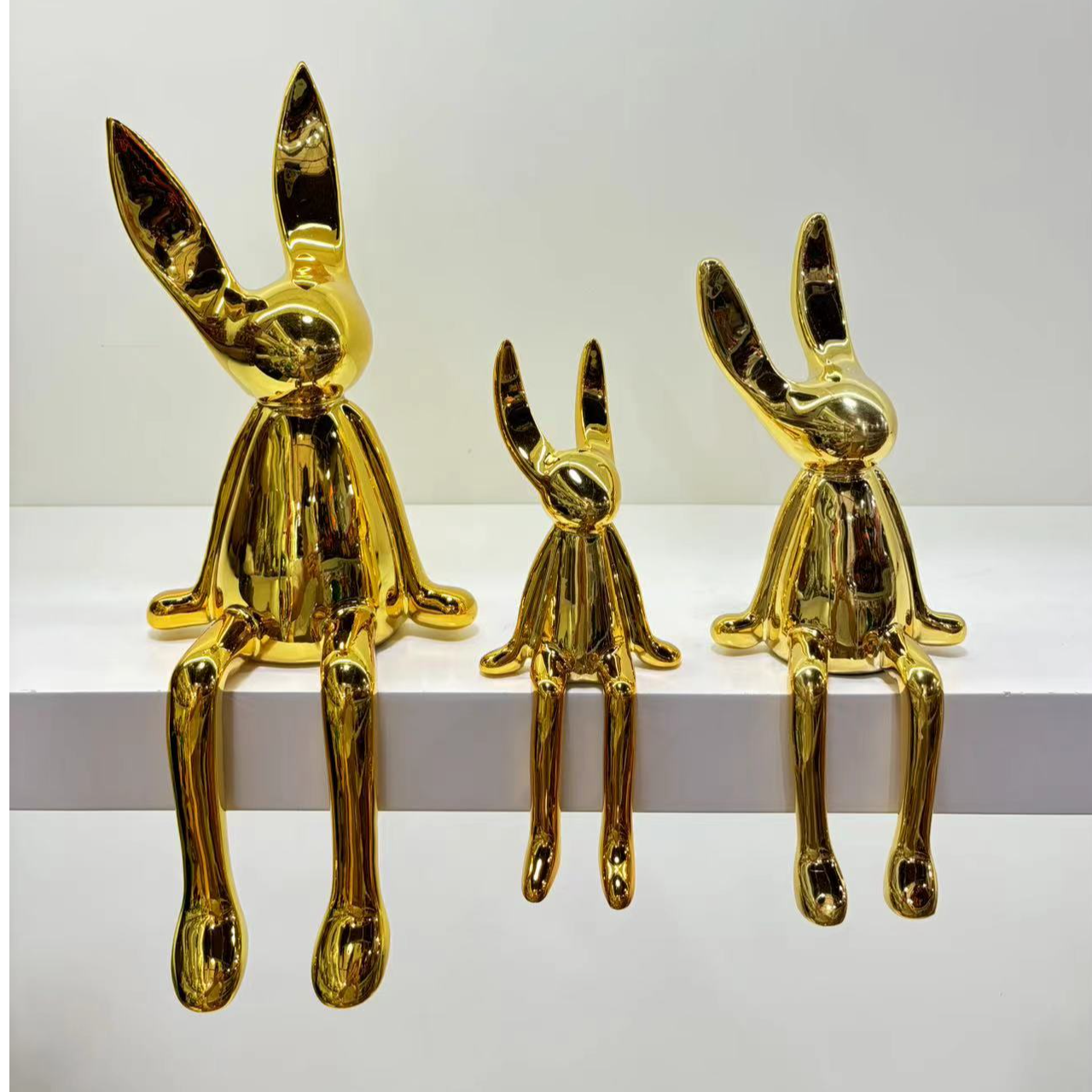 创意坐姿长耳朵吊脚兔子一家摆件轻奢高端客厅电视柜酒柜家居饰品