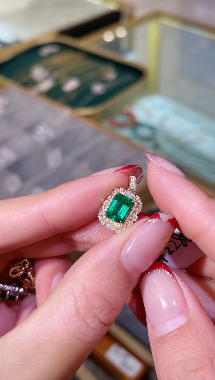 【闪购商品】祖母绿吊坠(不含链)18K金镶嵌1.72ct吉尔德祖母绿