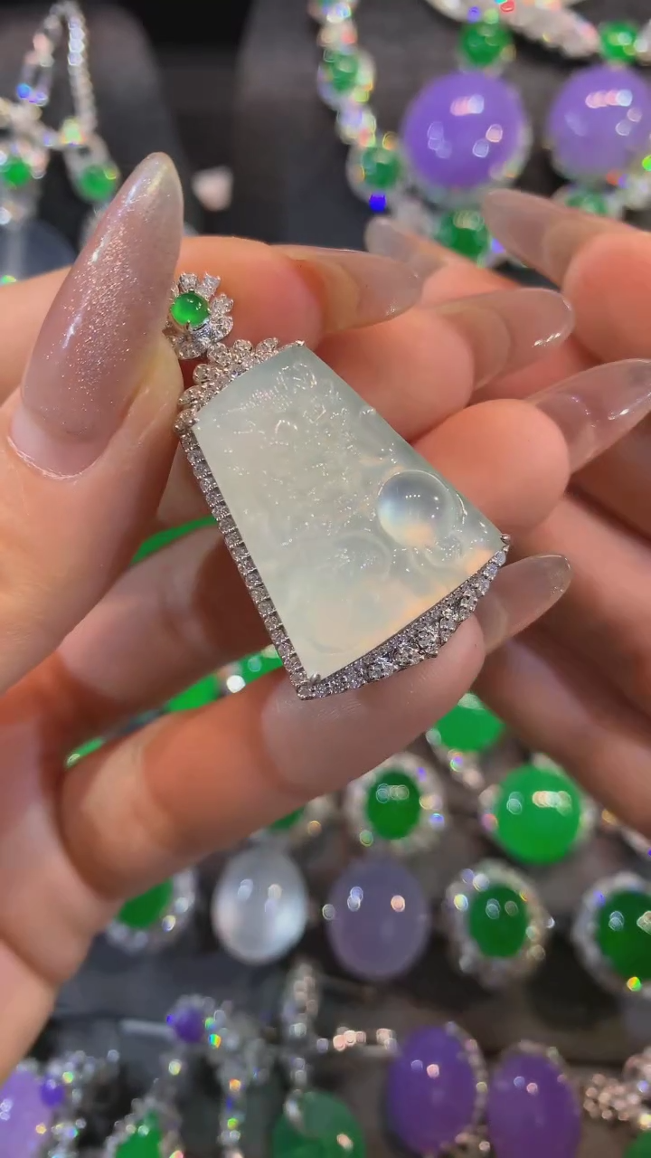 【闪购商品】翡翠吊坠(不含链)18K金镶嵌吊坠