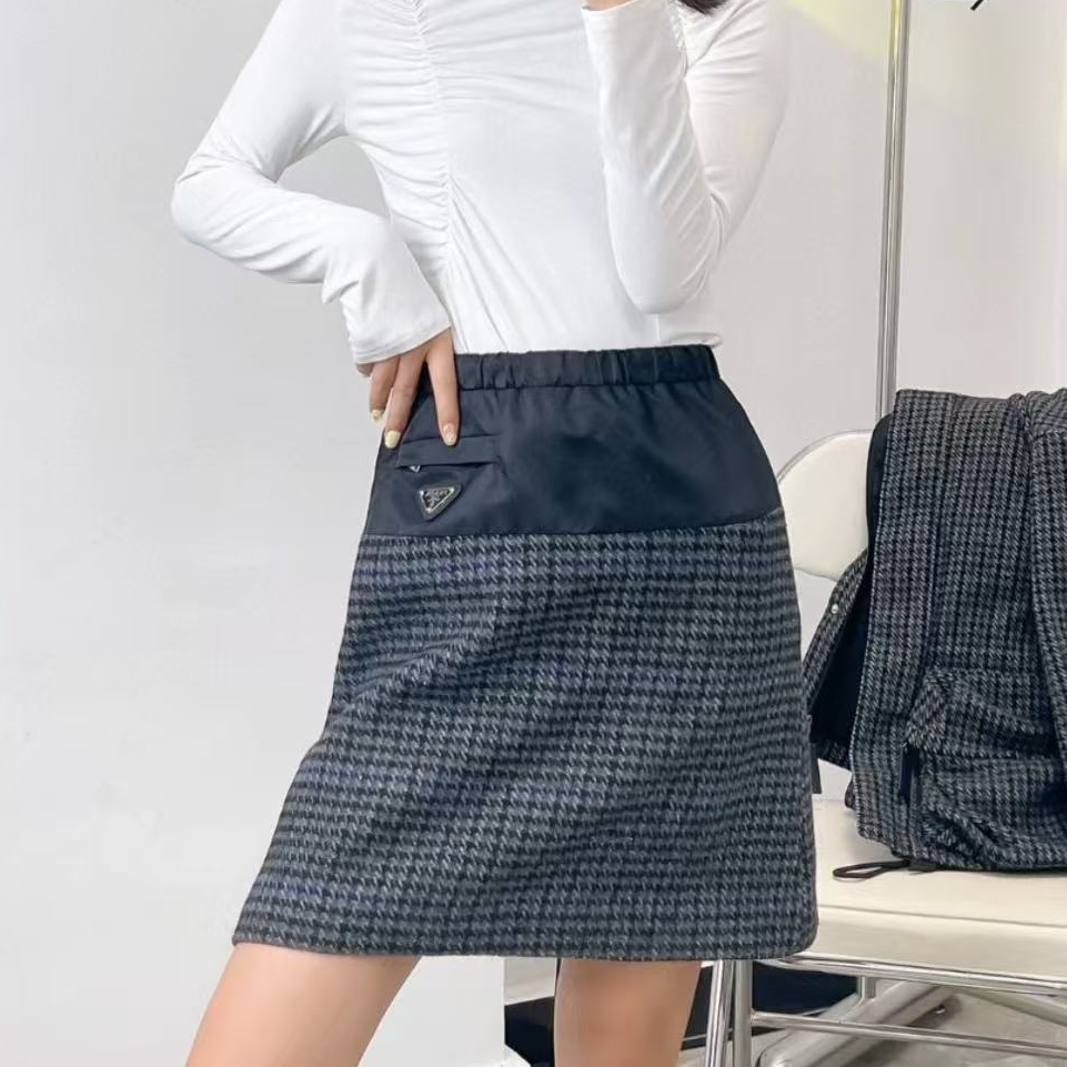 未使用 Prada/普拉达 高腰拼接A字半身休闲短裙/40