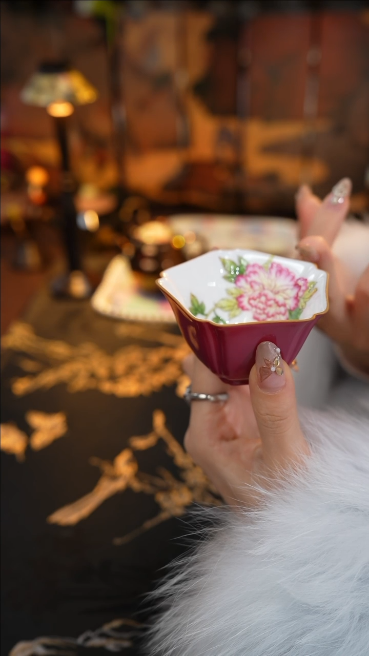 【闪购商品】景德镇手工手绘粉彩牡丹花胭脂红五方杯