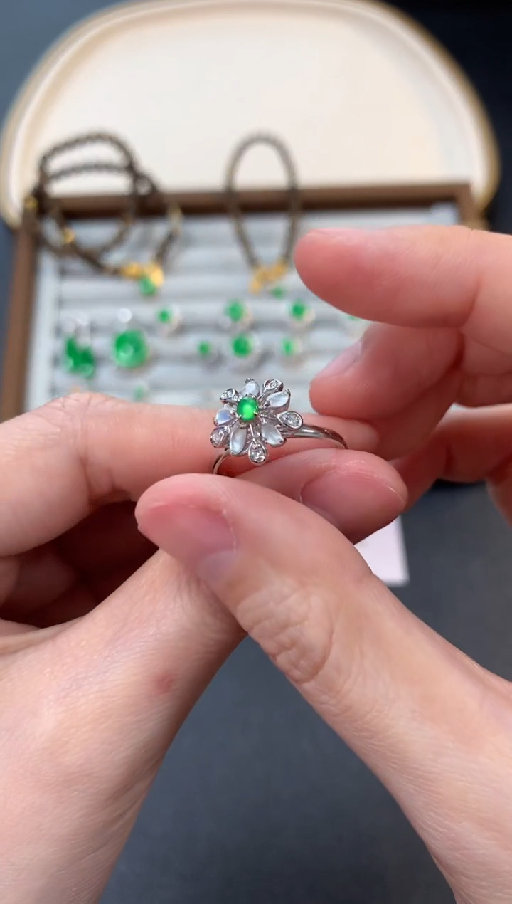 【闪购商品】翡翠戒指18K金镶嵌戒指2980