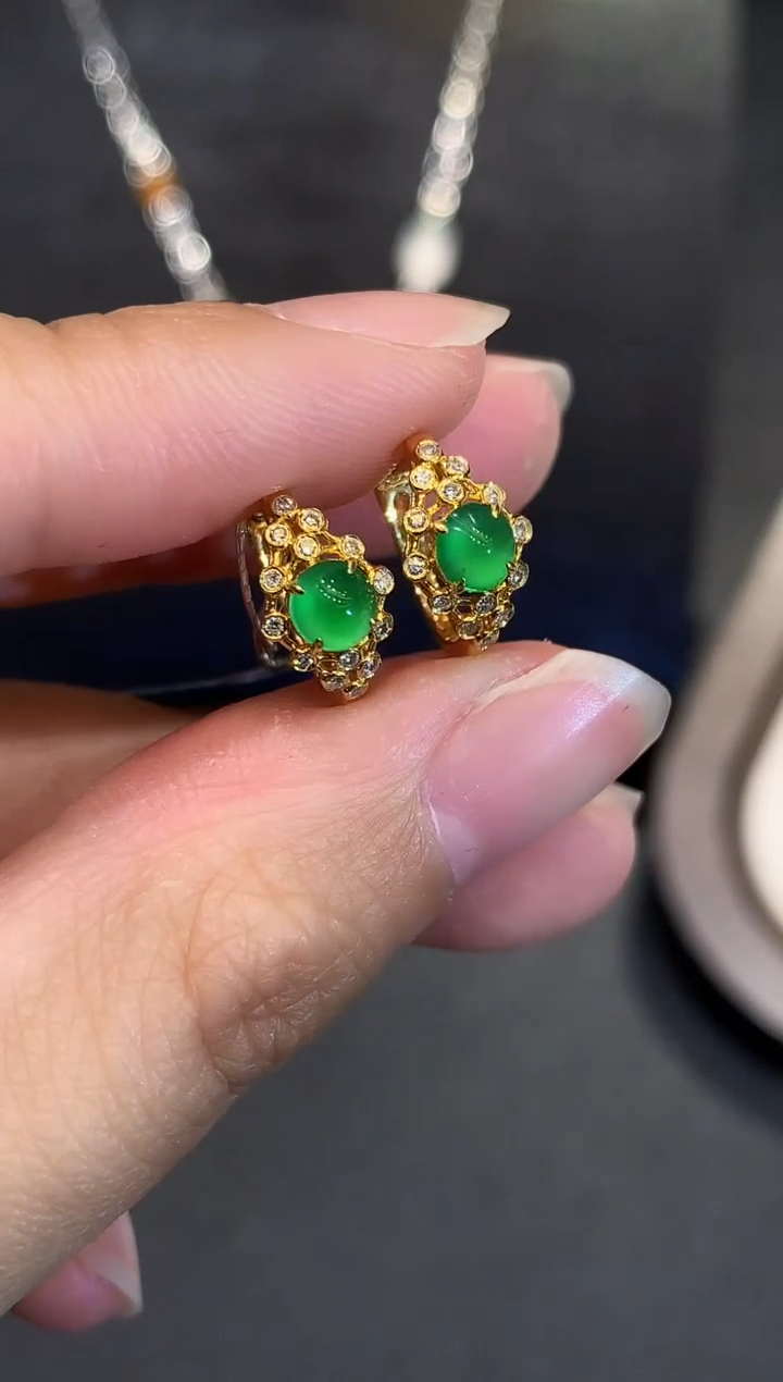 18K金镶嵌翡翠耳饰L多样性发其一