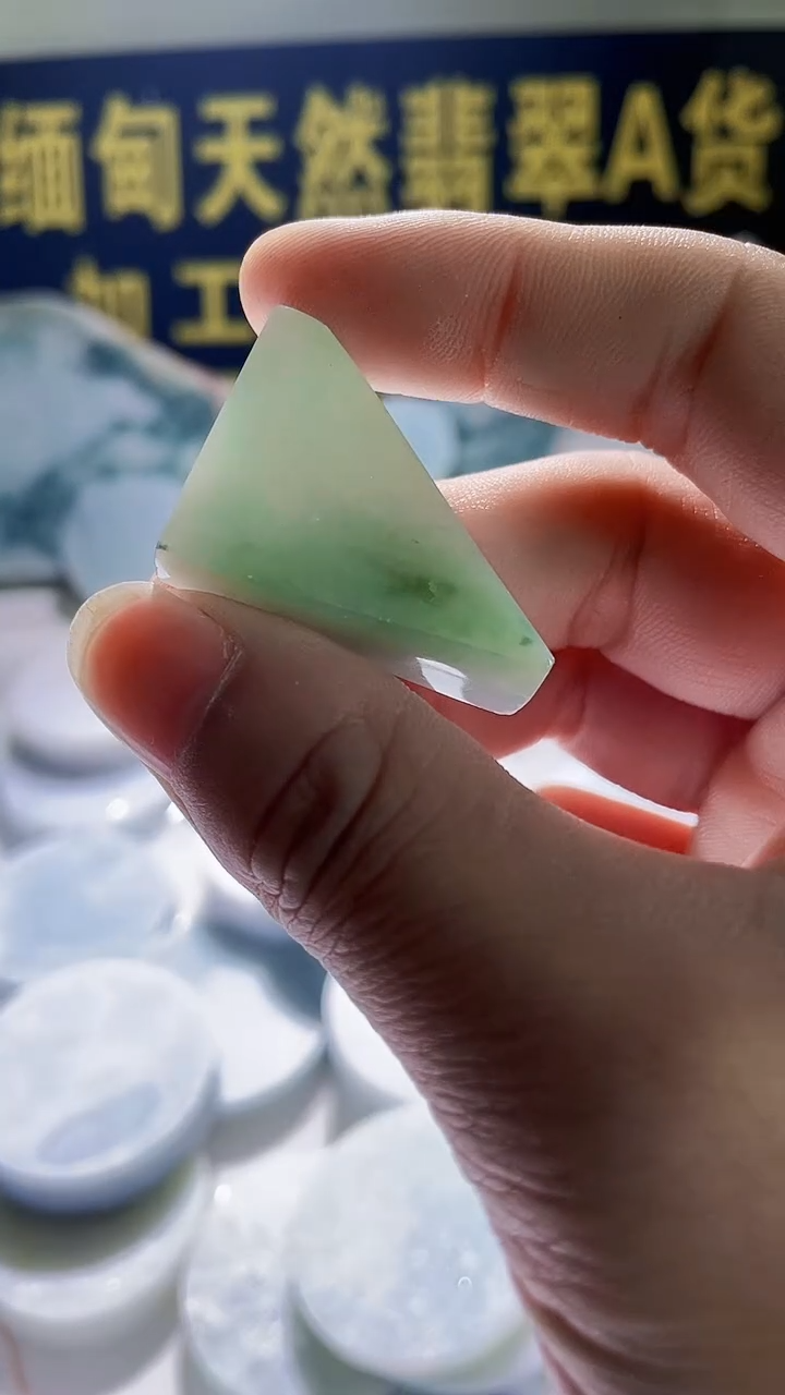 翡翠未镶嵌颈饰翡翠005