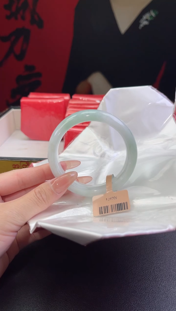 【闪购商品】翡翠手镯未镶嵌7翡翠手镯(微瑕）