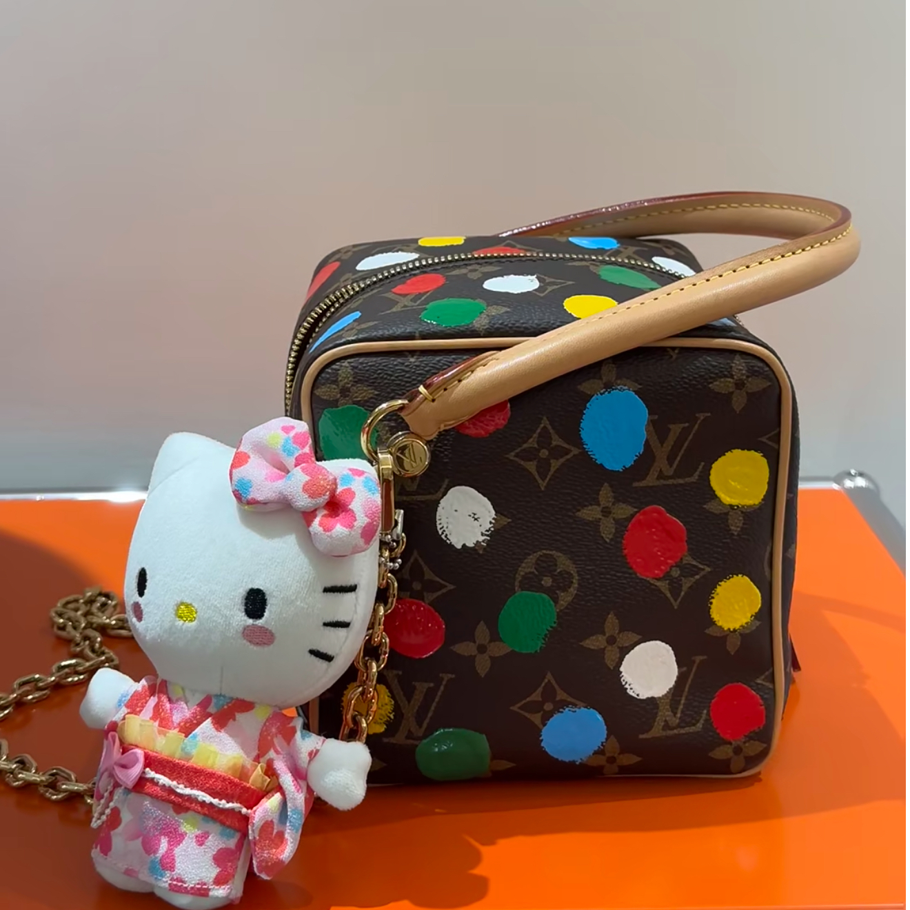 99新 LouisVuitton/路易威登 依依活动 · 草间弥生骰子包 65937