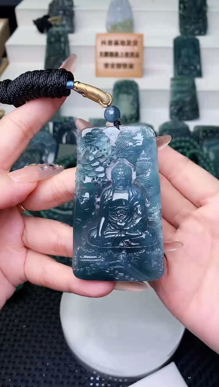 颈饰未镶嵌翡翠 