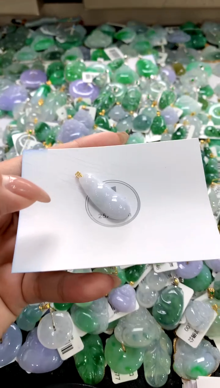 颈饰18K金镶嵌翡翠1111111111111111