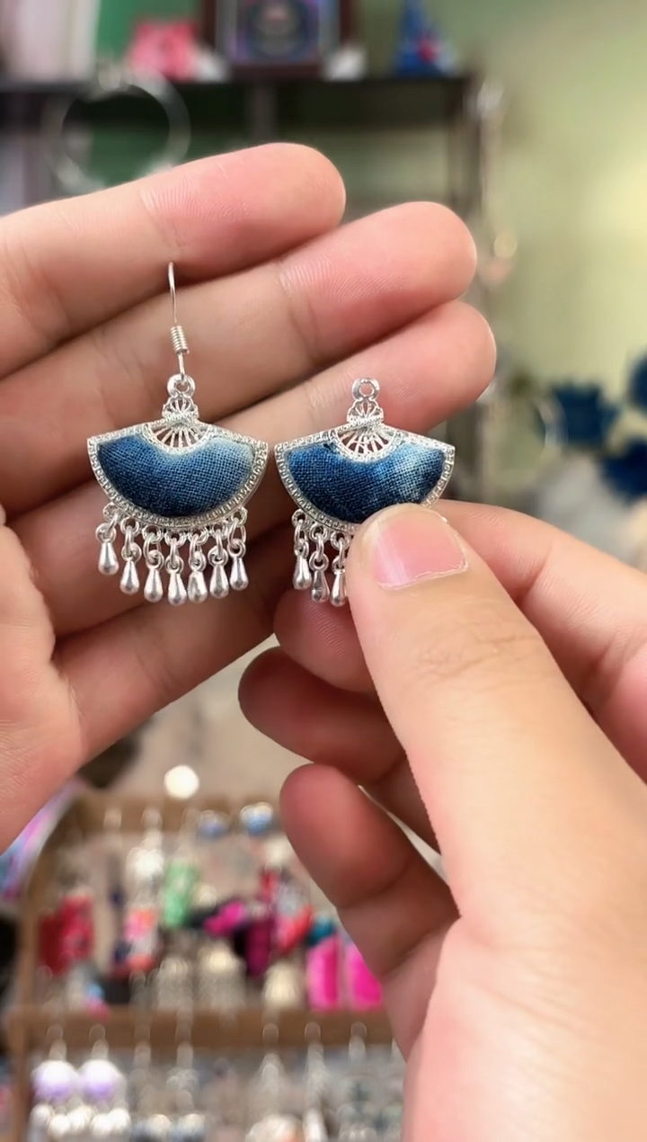 彩云南阁非遗老绣饰品519*