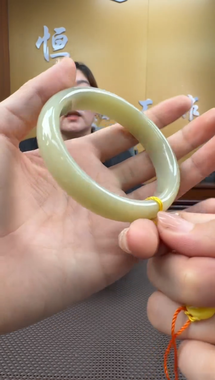 【闪购商品】和田玉手镯未镶嵌59