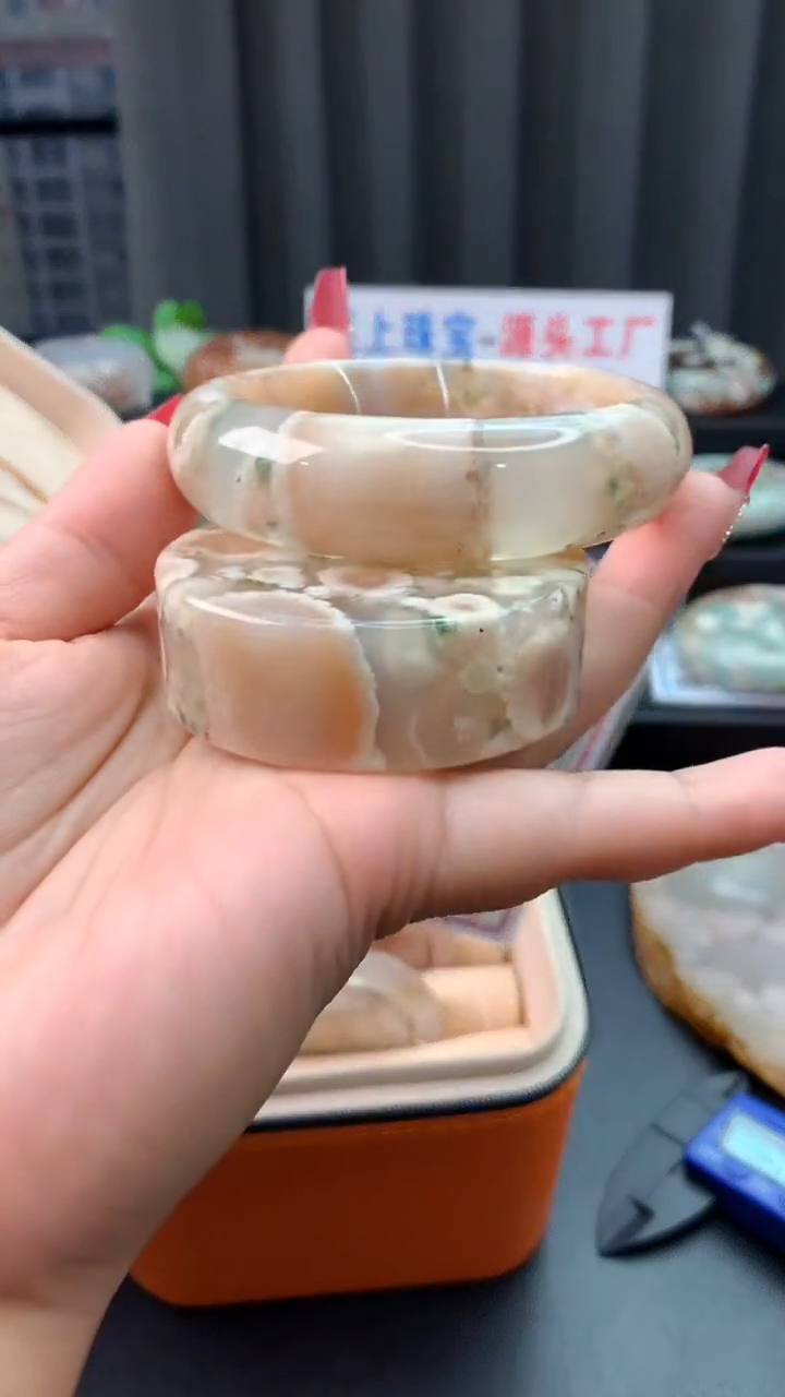 未镶嵌手镯石英质玉（59圈口）赠送镯心 