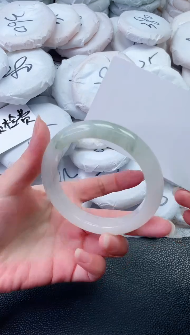 【闪购商品】石英质玉手镯未镶嵌X792