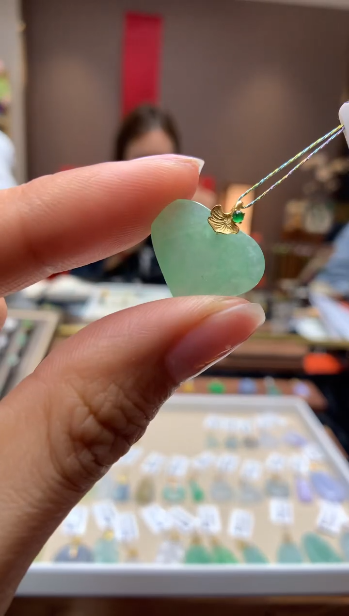 【闪购商品】翡翠颈饰18K金镶嵌爱心