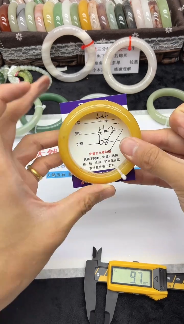 未镶嵌手镯石英质玉44