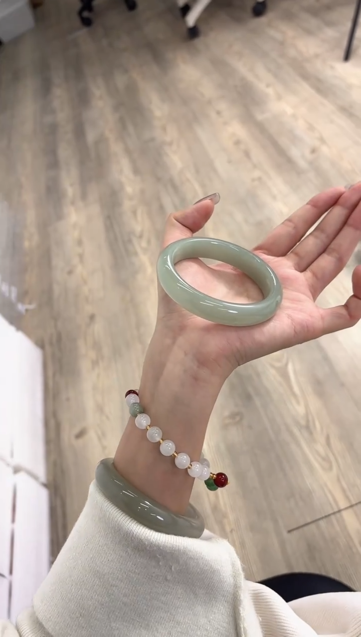 未镶嵌手镯石英质玉37-57D