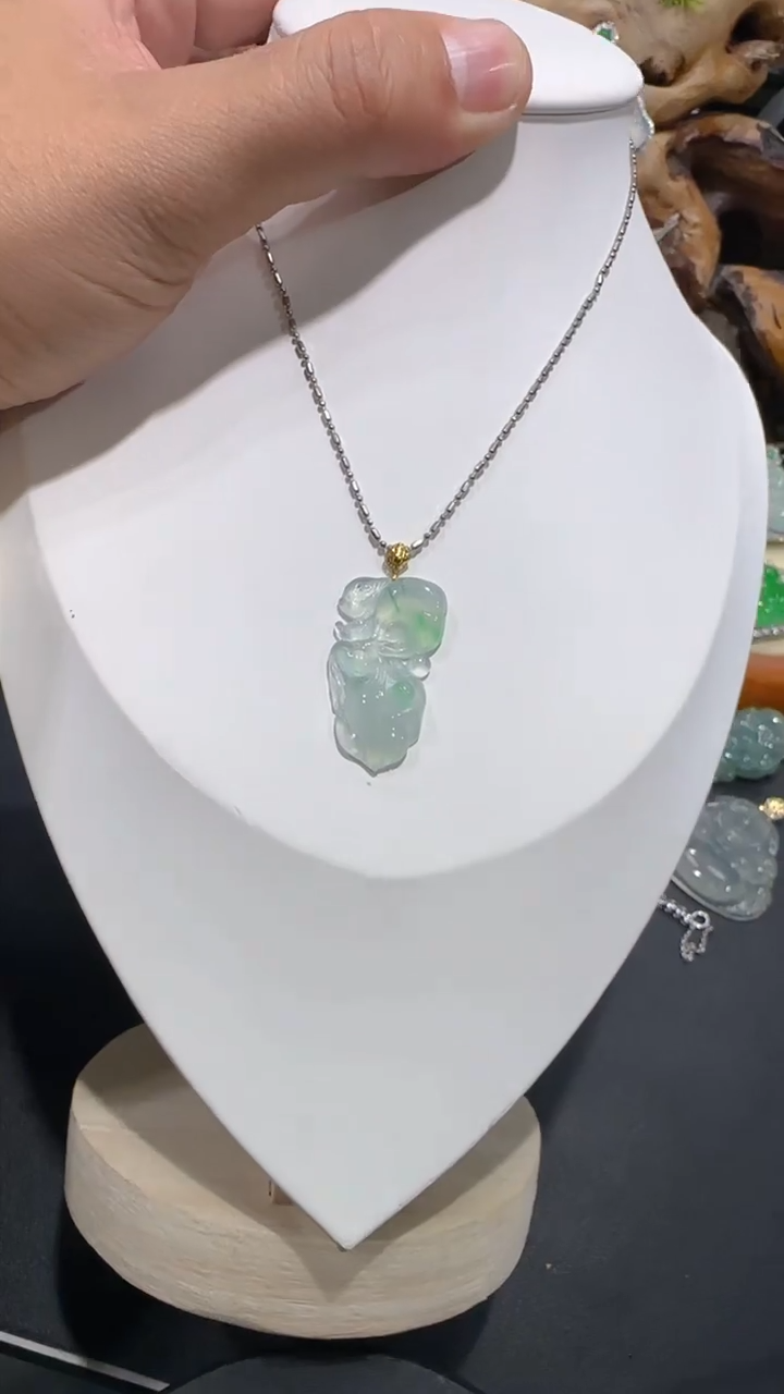 【闪购商品】翡翠吊坠(不含链)18K金镶嵌吊坠