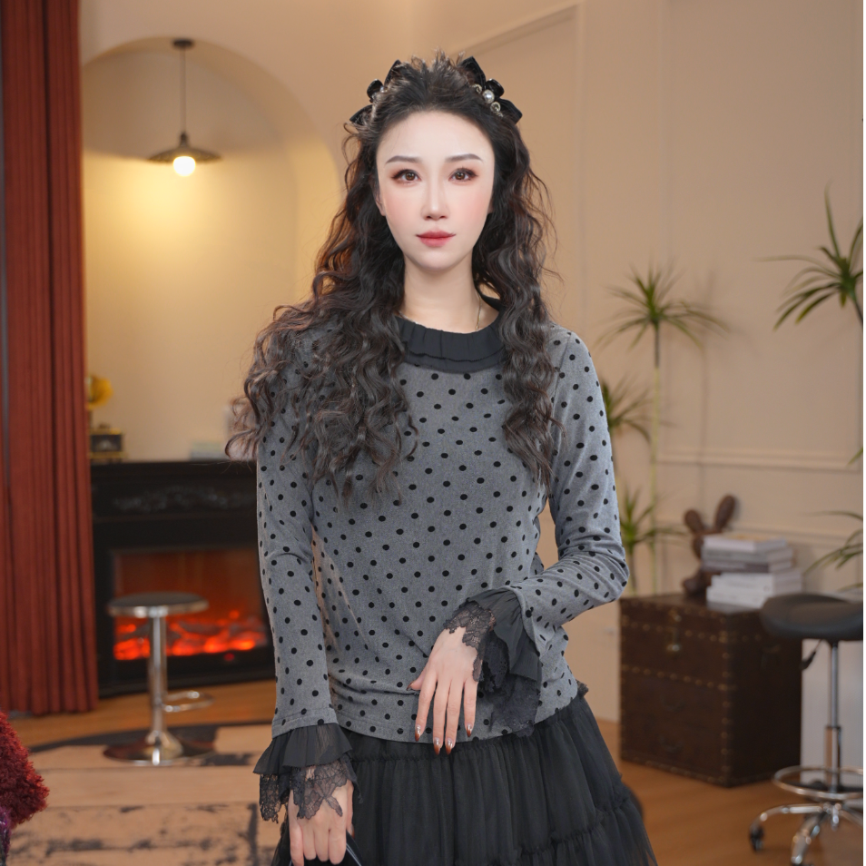 JR·雪姐·铃兰点点-91265荷叶领蕾丝拼接波点长袖打底上衣