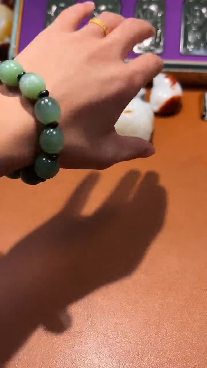 未镶嵌手串和田玉平****。和田玉