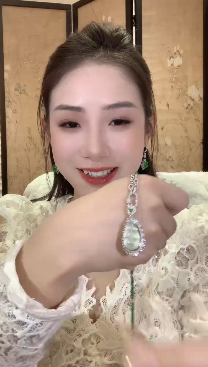 【闪购商品】翡翠吊坠(不含链)18K金镶嵌A25翡翠