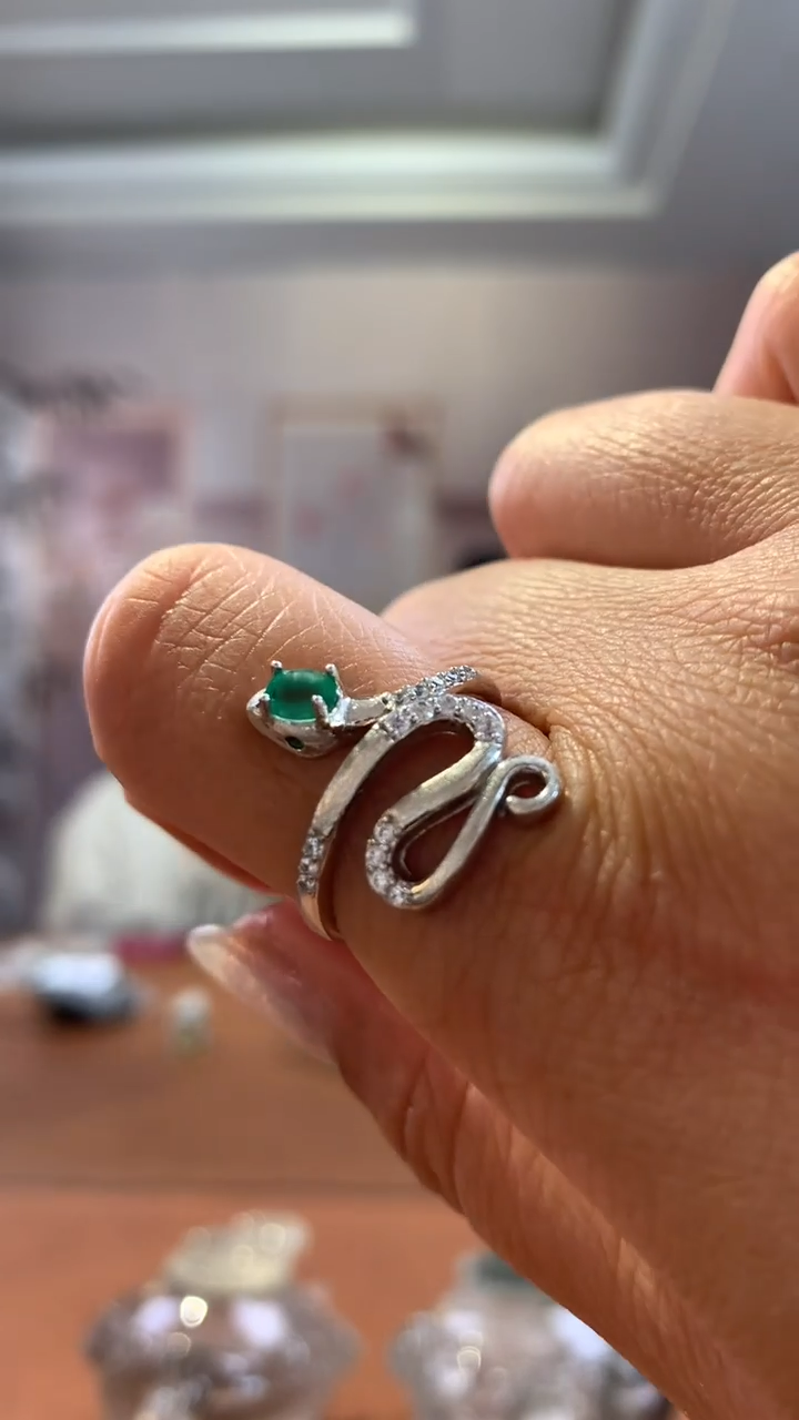 【闪购商品】祖母绿戒指银S925镶嵌祖母绿蛇戒