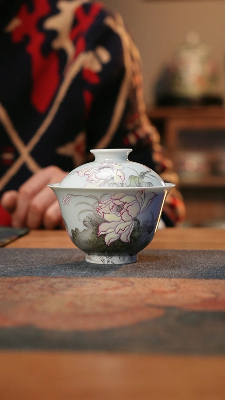 【闪购商品】沈诗逸制粉墨彩荷花盖碗