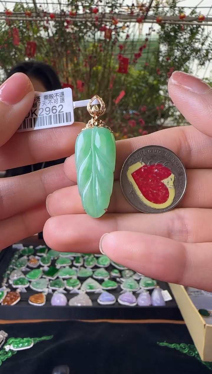 【闪购商品】翡翠颈饰18K金镶嵌DK2962绿叶子