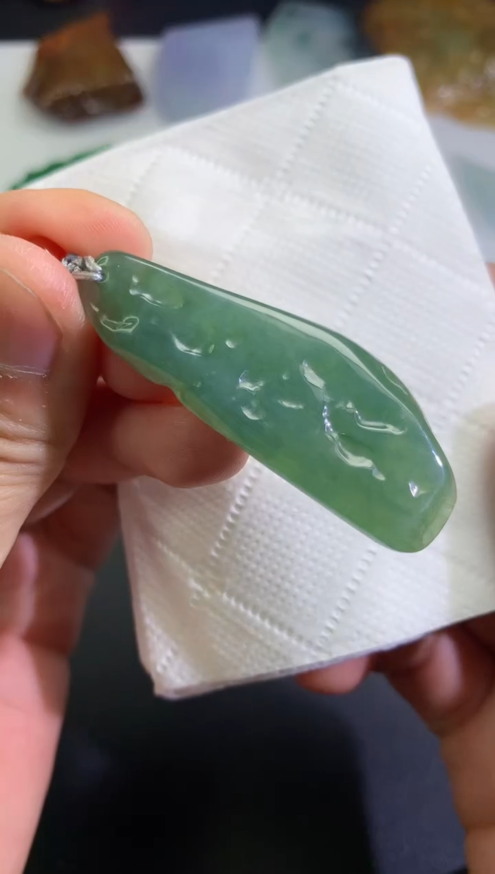 颈饰未镶嵌翡翠  