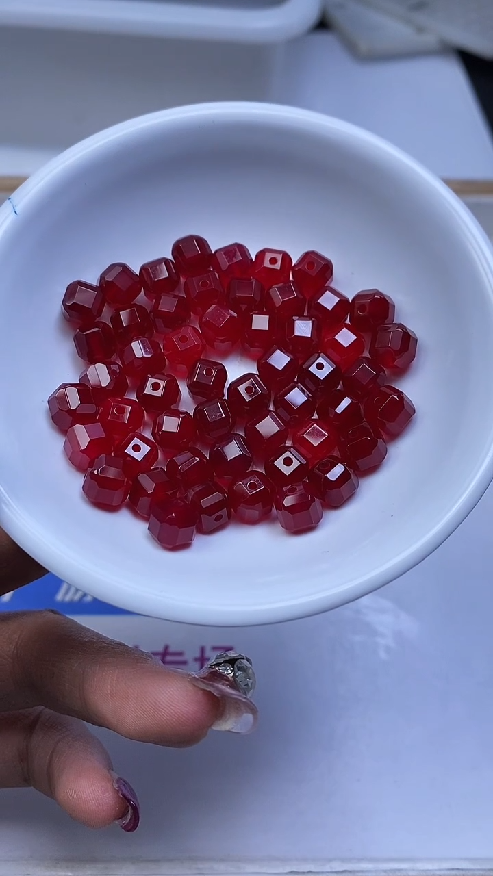 未镶嵌散珠玛瑙/玉髓B542 鸽血红方糖8mm3个9.9元