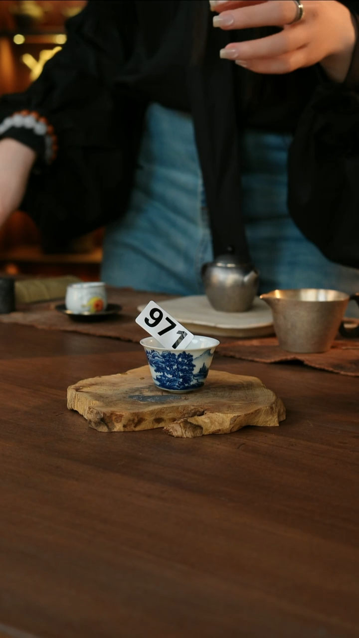 青花山水小杯...971