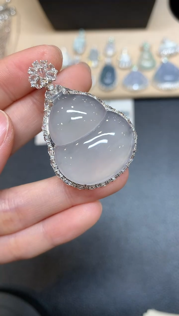 【闪购商品】翡翠吊坠(不含链)18K金镶嵌葫芦【无服务费