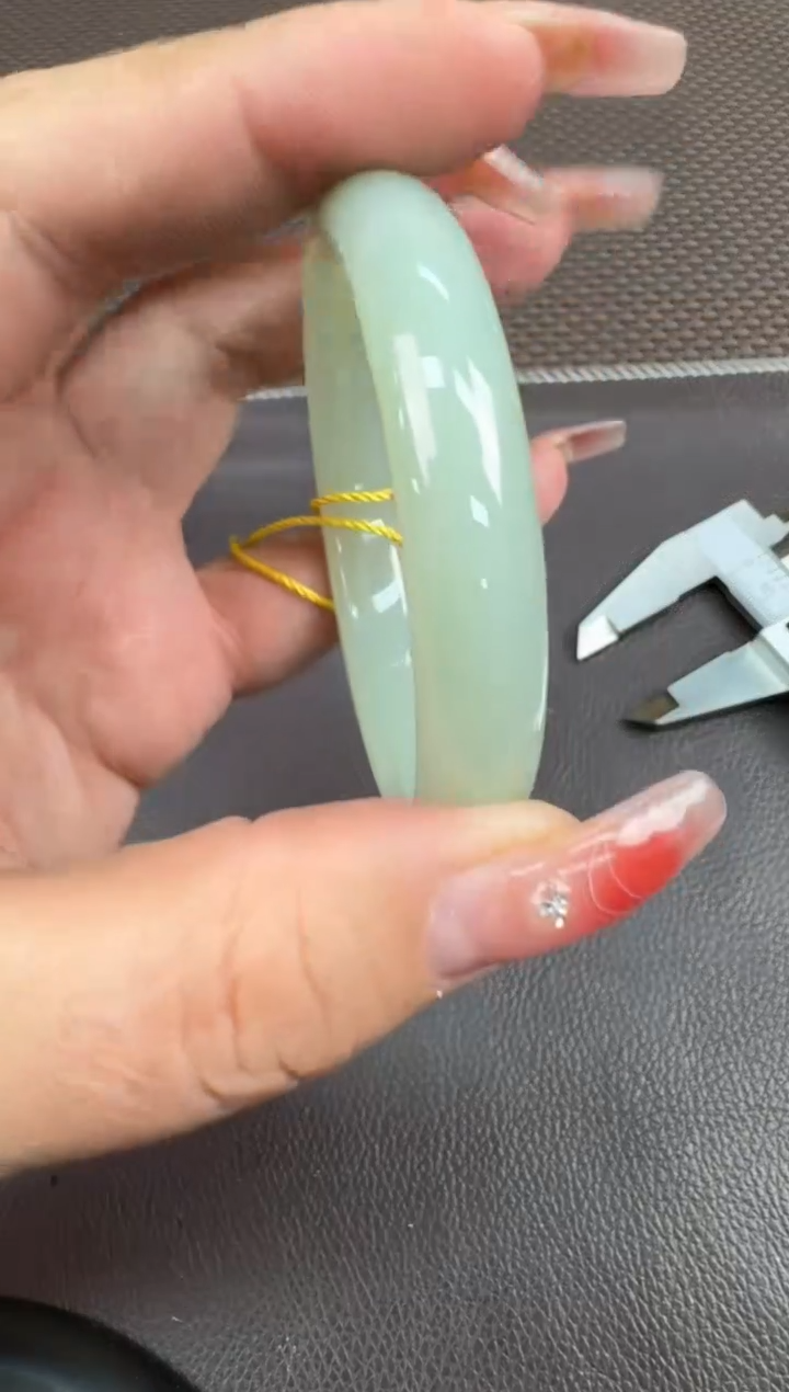 【闪购商品】和田玉手镯未镶嵌52