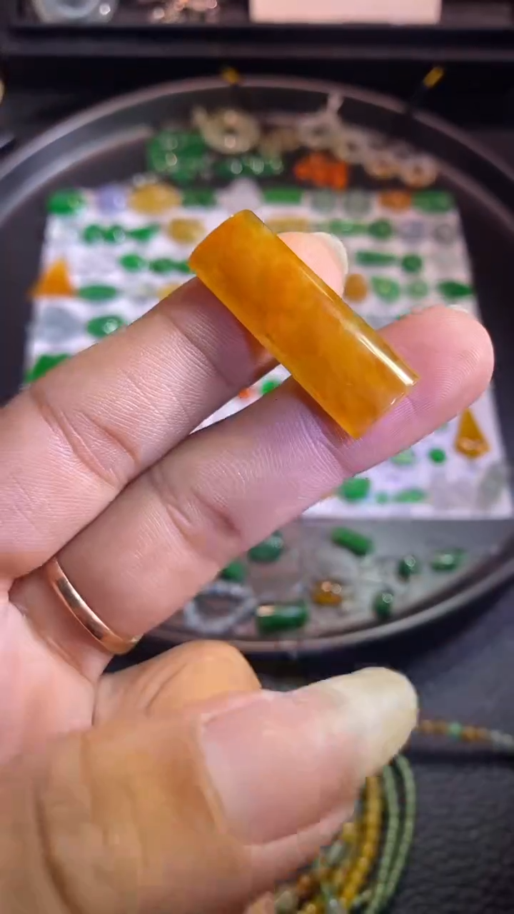 翡翠挂件未镶嵌柱子