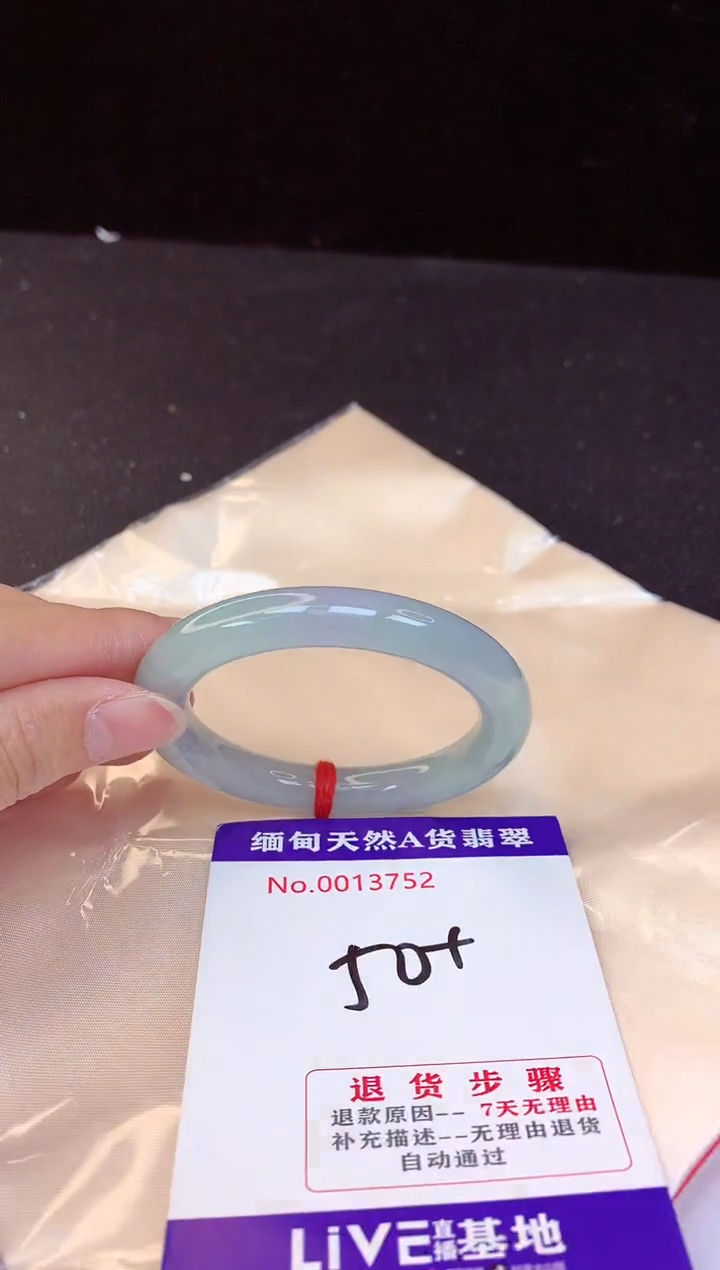 【闪购商品】翡翠手镯未镶嵌50+