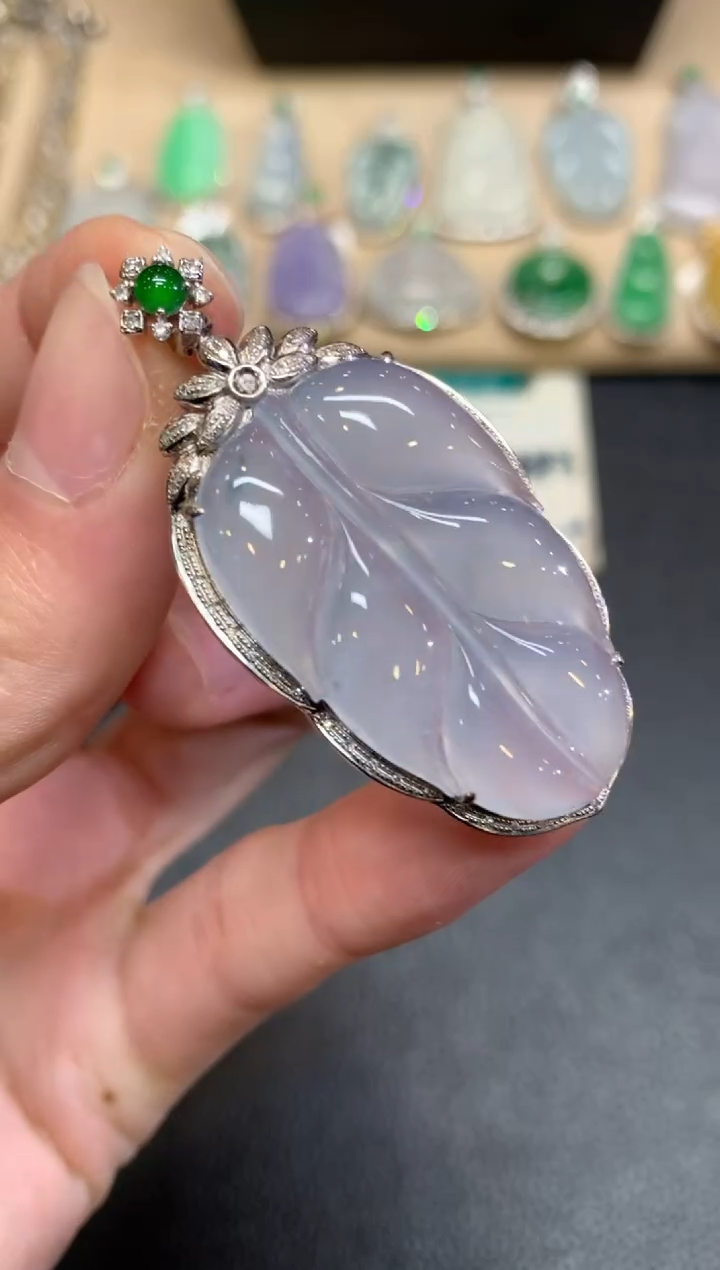 【闪购商品】翡翠颈饰18K金镶嵌叶子【无服务费】