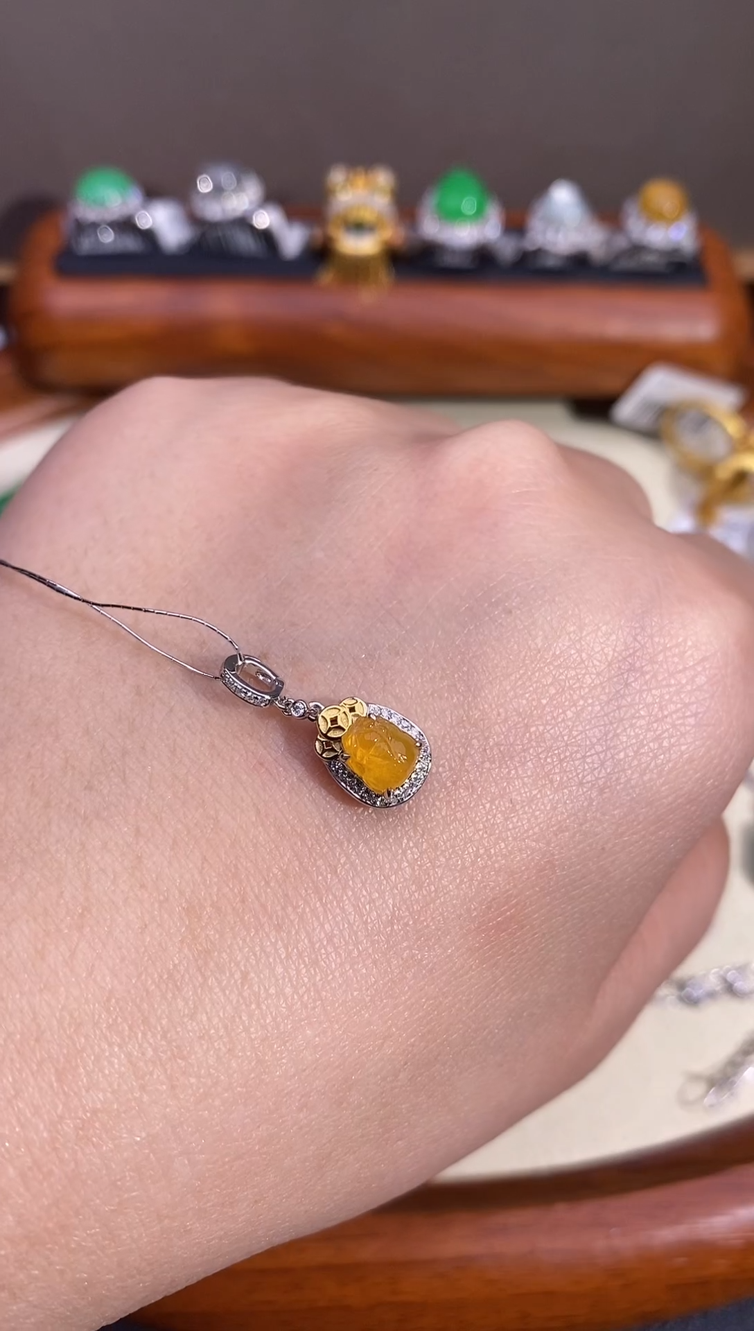 【闪购商品】翡翠颈饰18K金镶嵌万能扣吊坠