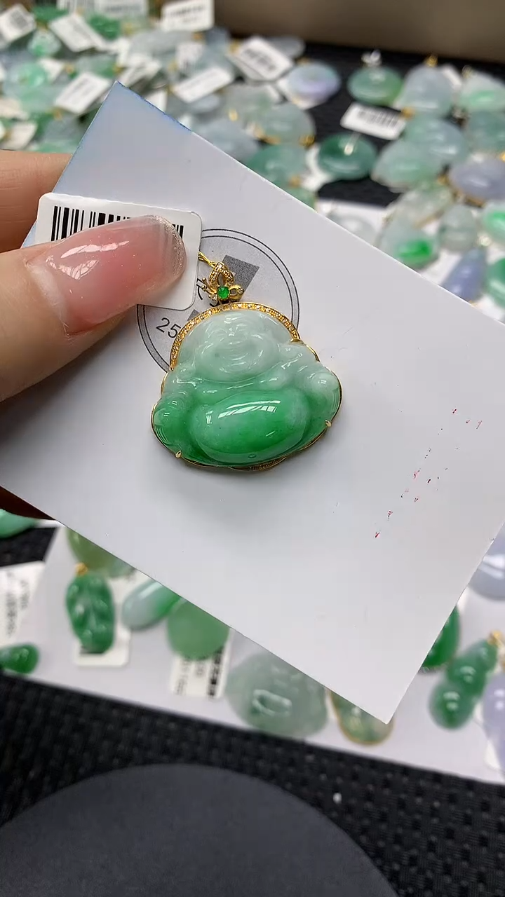 颈饰18K金镶嵌翡翠11111111111