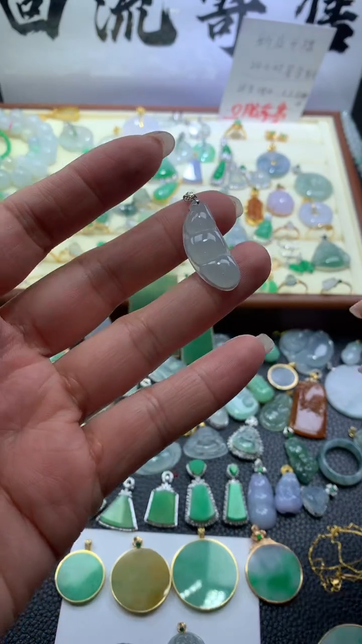 【闪购商品】翡翠颈饰18K金镶嵌090翡翠吊坠