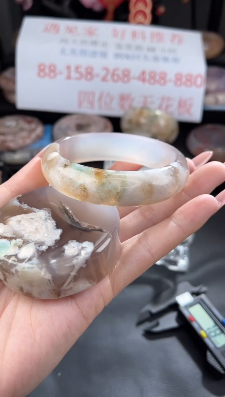 【闪购商品】石英质玉手镯未镶嵌58