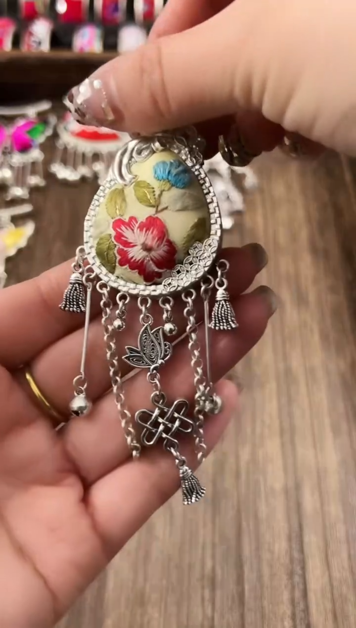 【闪购商品】织绣民族风老绣饰品369